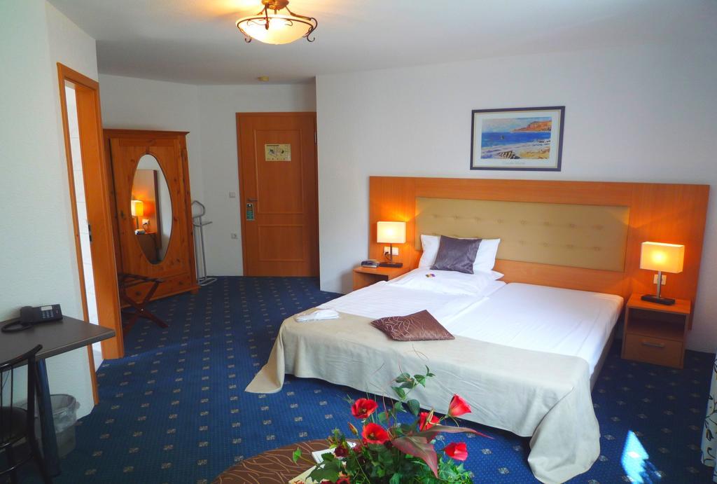 Hotel Abalone Ремшайд Екстериор снимка